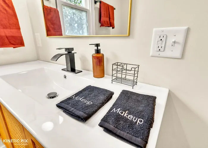 Sleeps 10 + Coffee Bar + Game + Train To Chgo Brookfield