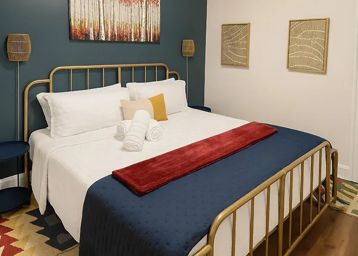 Sleeps 10 + Coffee Bar + Game + Train To Chgo *