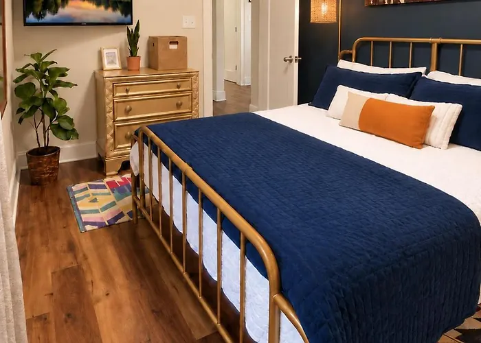 Sleeps 10 + Coffee Bar + Game + Train To Chgo *