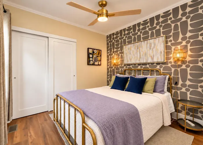 Sleeps 10 + Coffee Bar + Game + Train To Chgo Сasa de vacaciones
