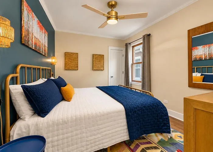 Sleeps 10 + Coffee Bar + Game + Train To Chgo *
